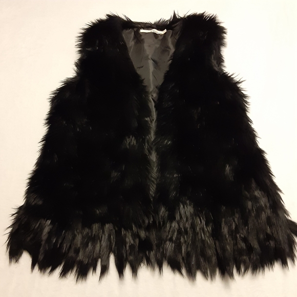 ELLISON FAUX FUR  VEST - Picture 3 of 12